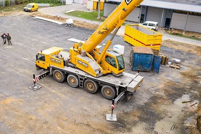 Implantation d’une grue sur ses stabilisateurs
