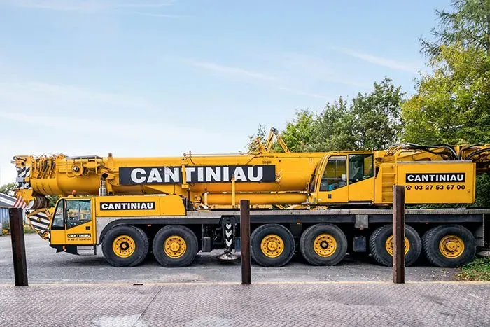 Grue mobile Cantiniau au dépôt