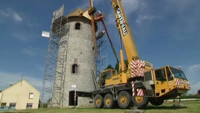 Intervention de levage près d’un moulin
