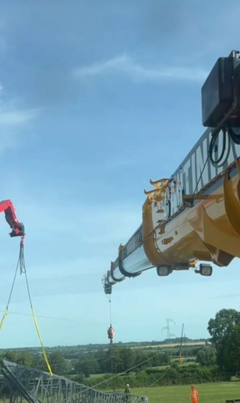 Grues Cantiniau lors des interventions sur le réseau haute tension en Sambre-Avesnois